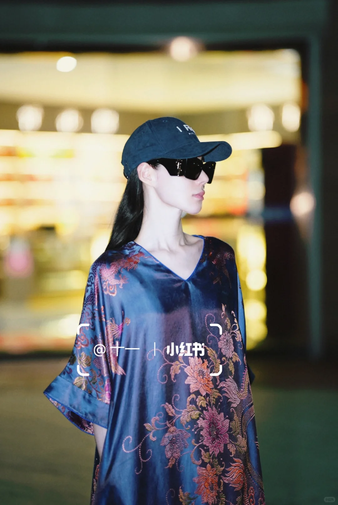 在街头偶遇一个仙仙的花姑娘～