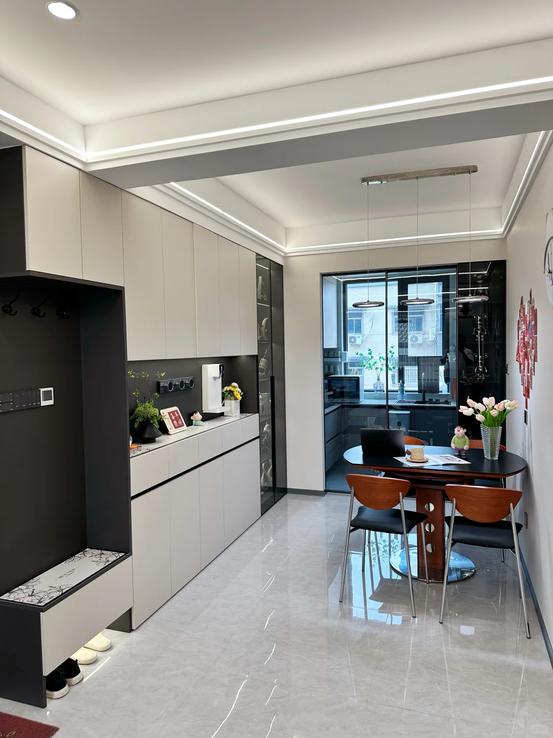 小户型餐厅开间只有2.4米，这样设计空间翻倍