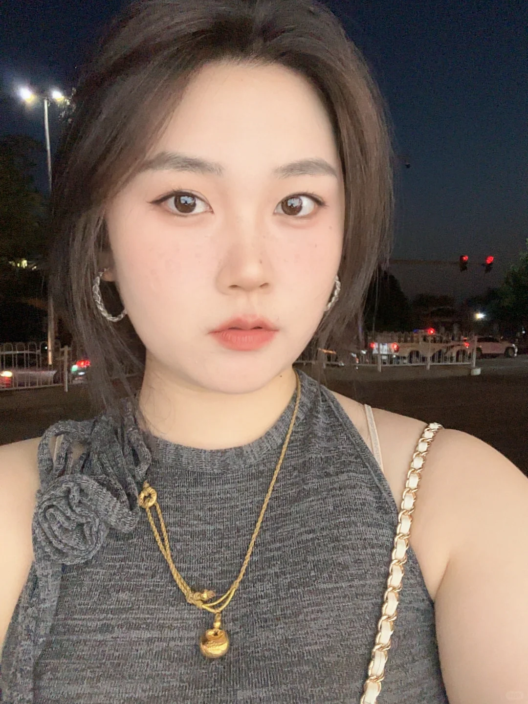 可爱与性感并存的美女罢了