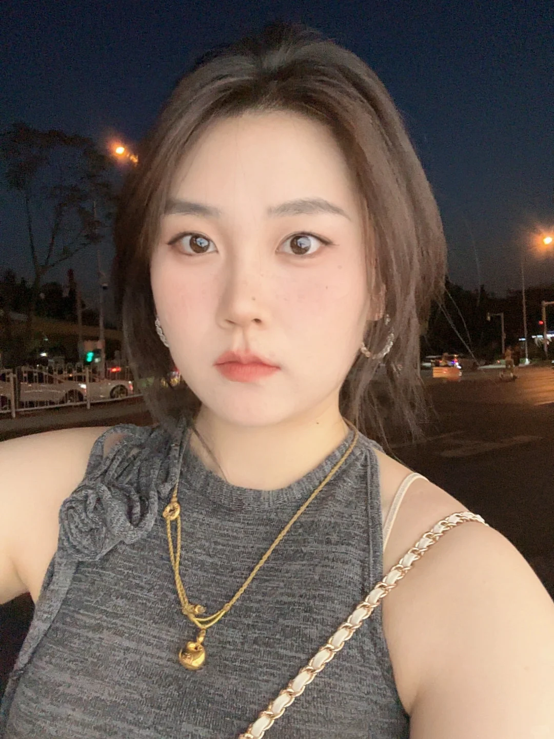 可爱与性感并存的美女罢了