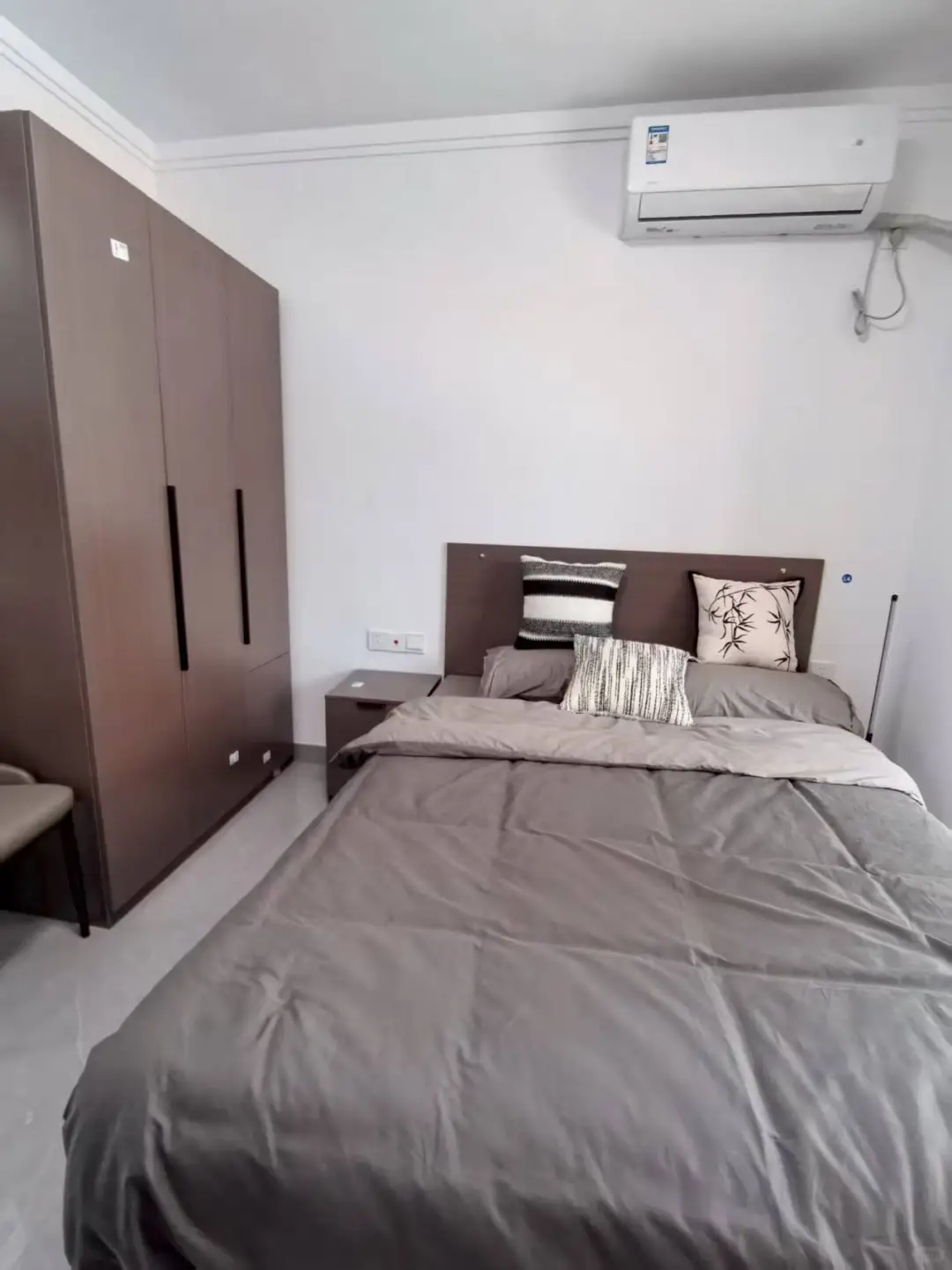 出租三室一厅一卫，精装修，领包入住，电梯房