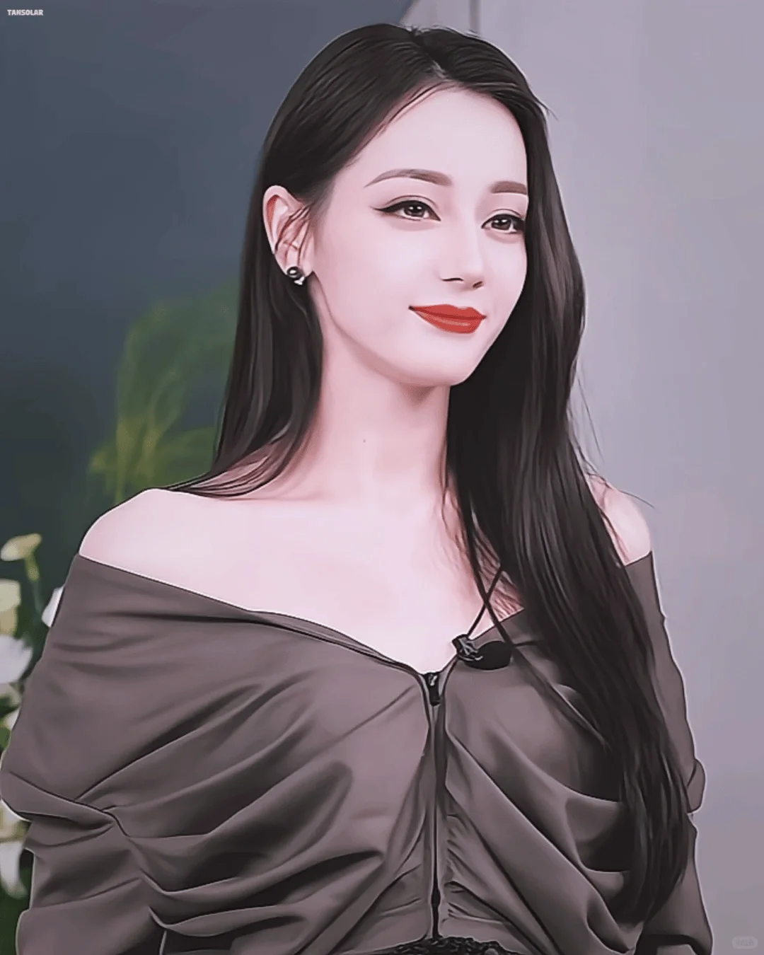 她的脸怎么变成这样了？