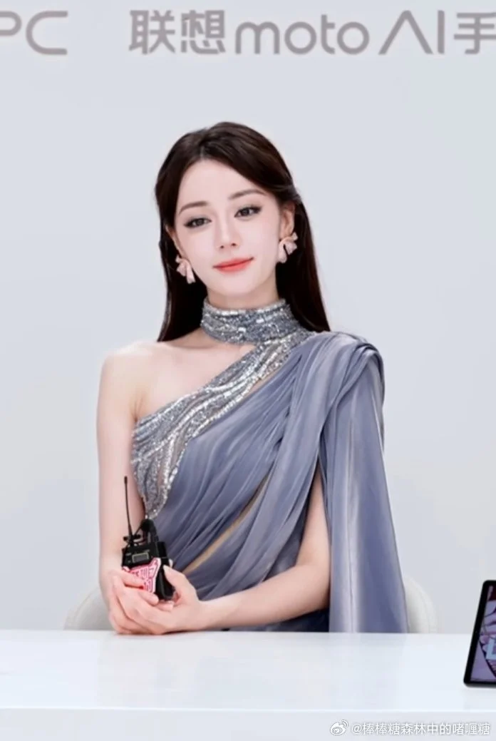 她的脸怎么变成这样了？