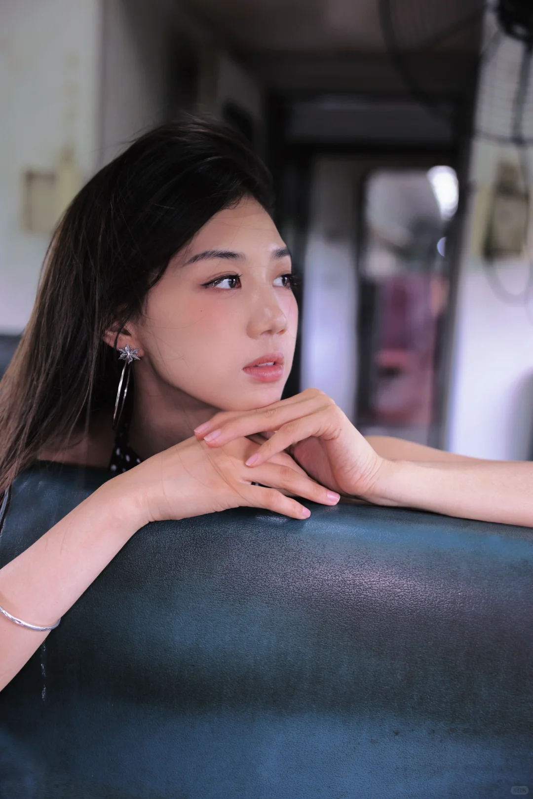 抬眸
