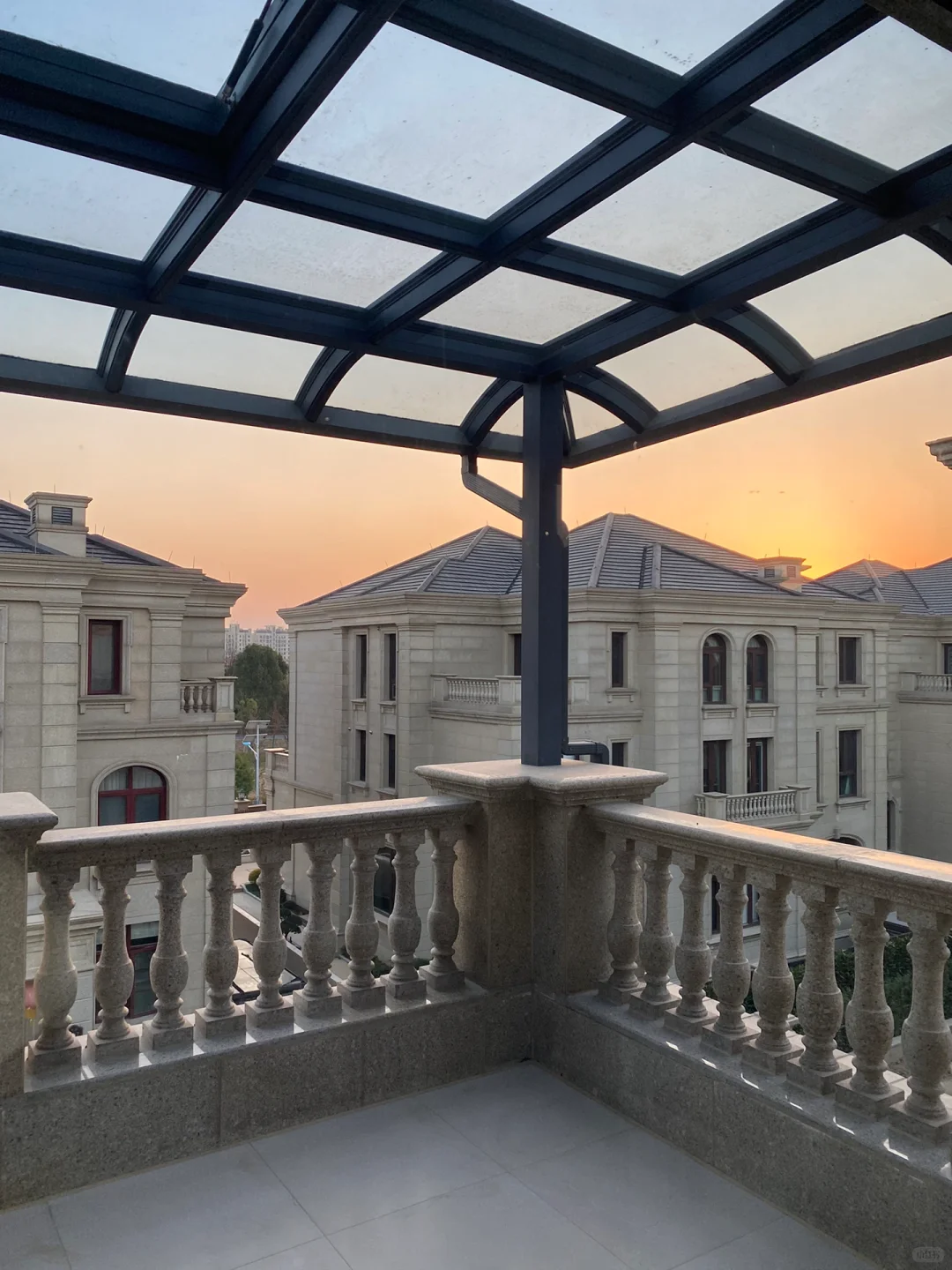 宅在这样的别墅里🏠这就是父母给女儿的底气