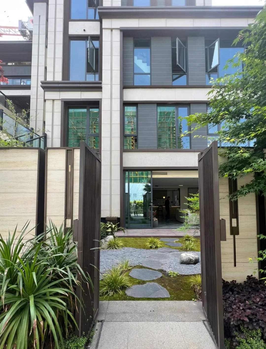 因个人原因 急售礼嘉天街旁花园洋房 138万