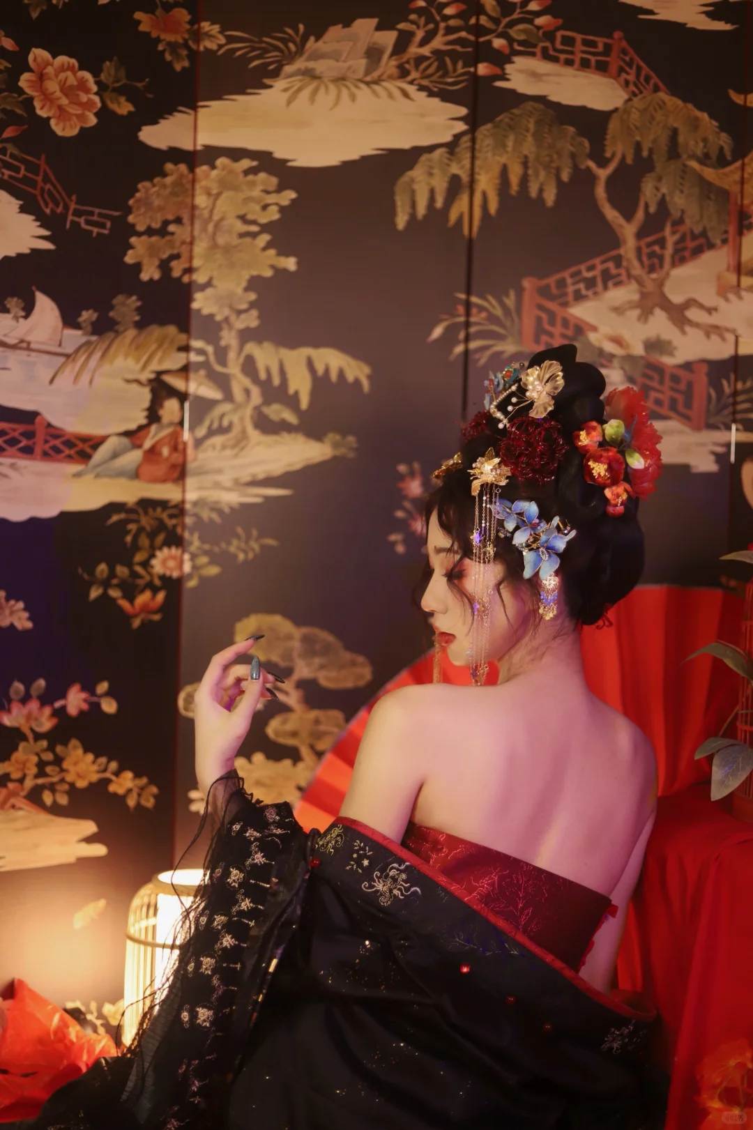 云想衣裳花想容…