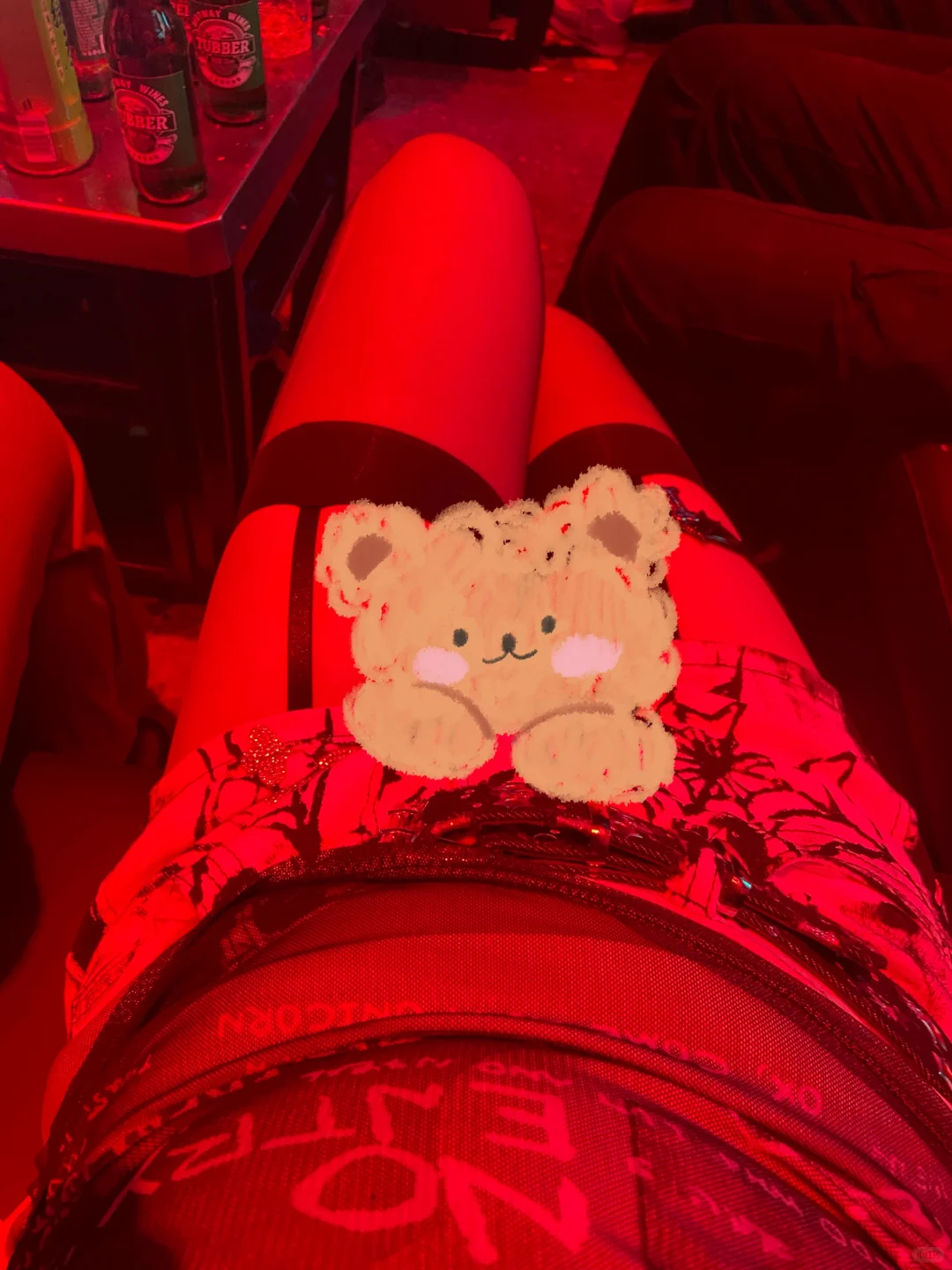 舍友去酒吧还爱装萌怎么办