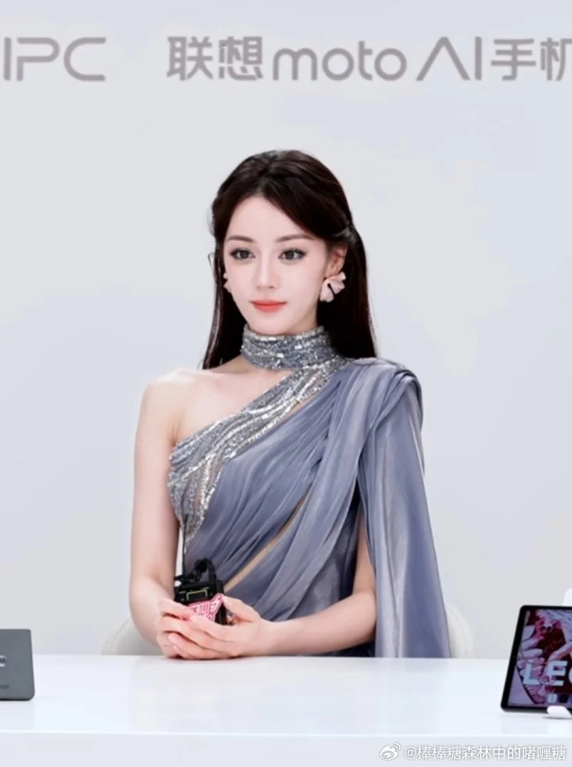她的脸怎么变成这样了？