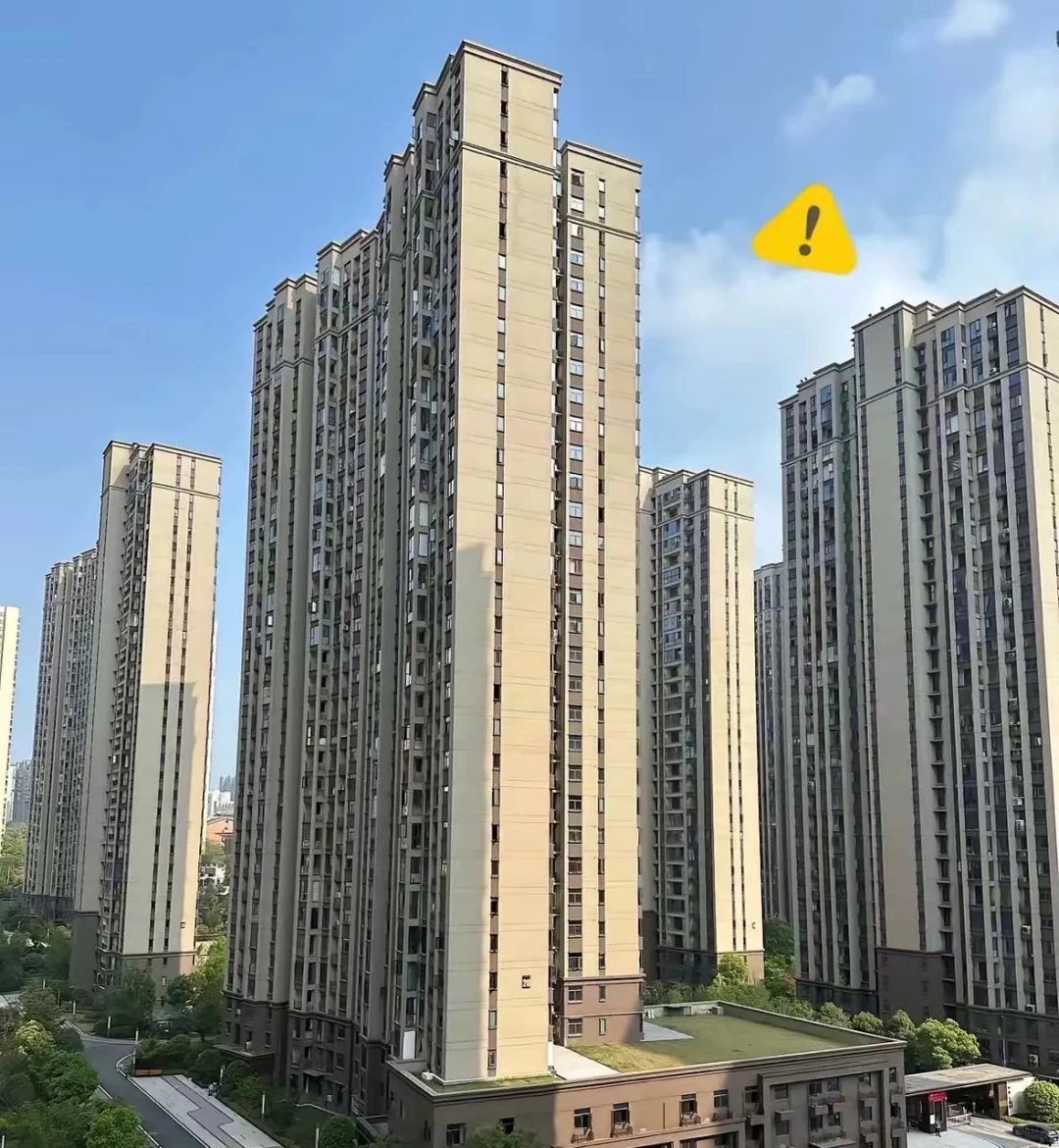 老了该住电梯房还是老破小？