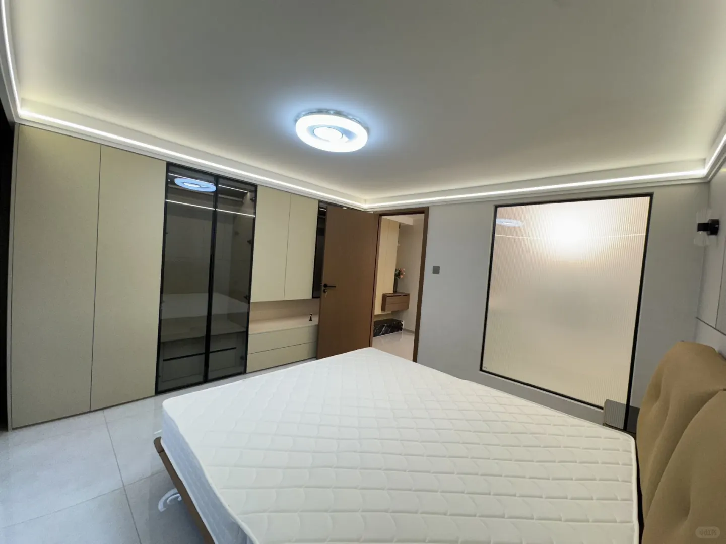 新市区精装修两室出售全屋落地窗带晒台电梯