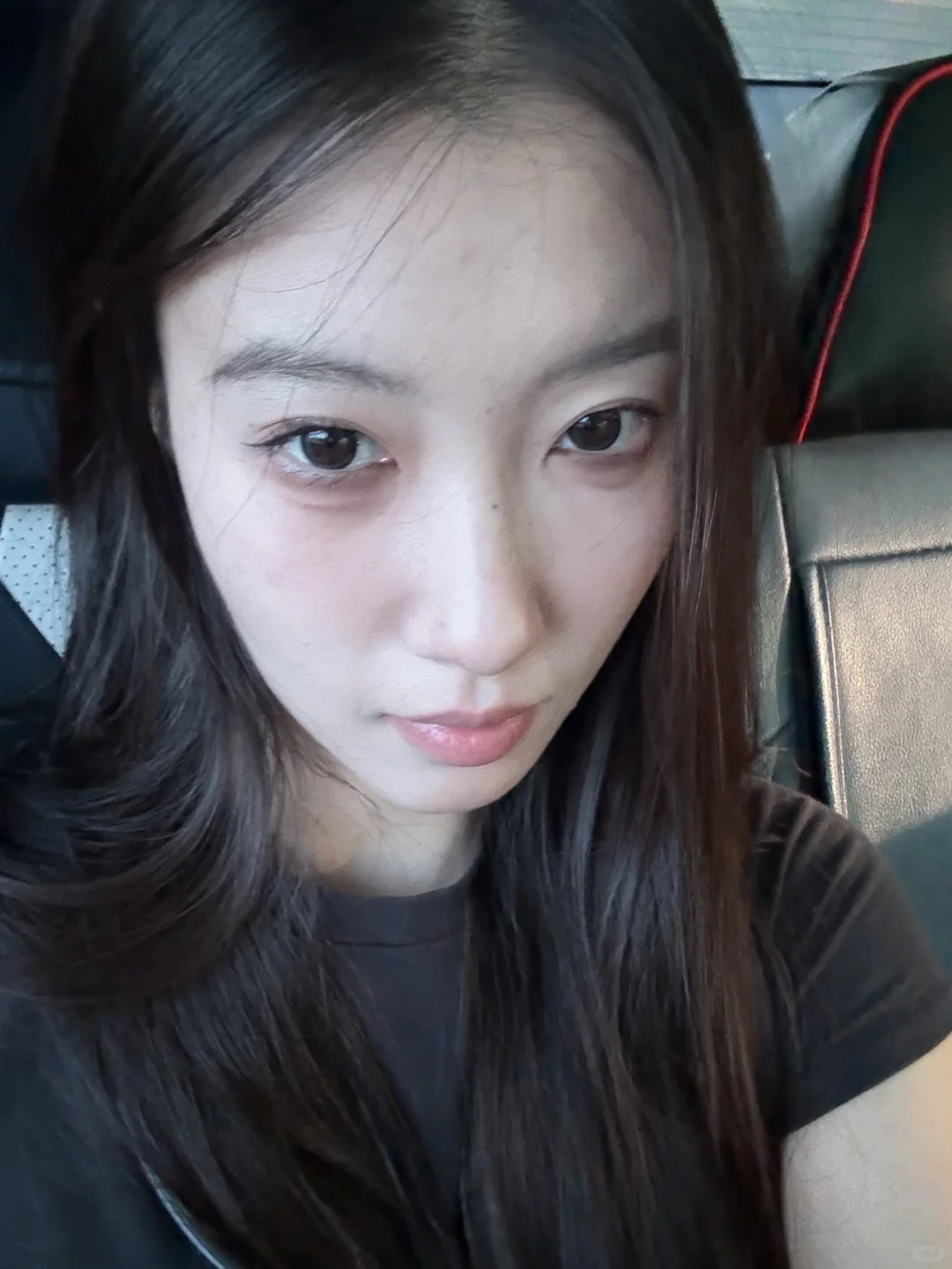谁想要图上这个美女的裸色唇釉的链接