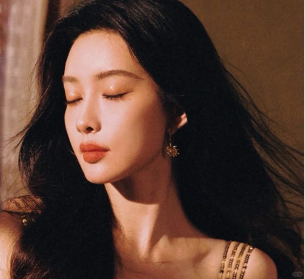 她是清冷与魅惑的碰撞✨