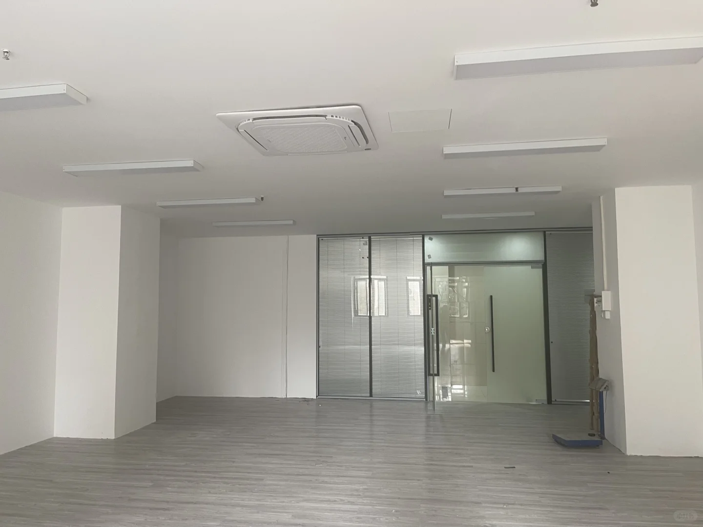 🎯企业选址优选，这栋写字楼助力稳健发展✨