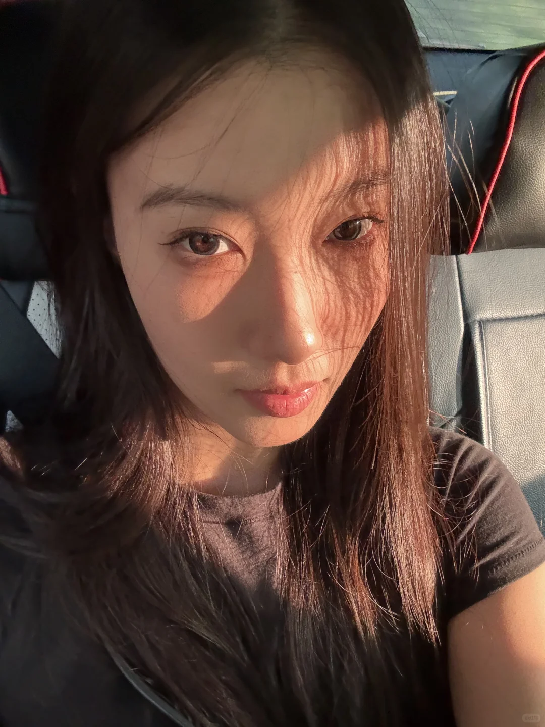 谁想要图上这个美女的裸色唇釉的链接