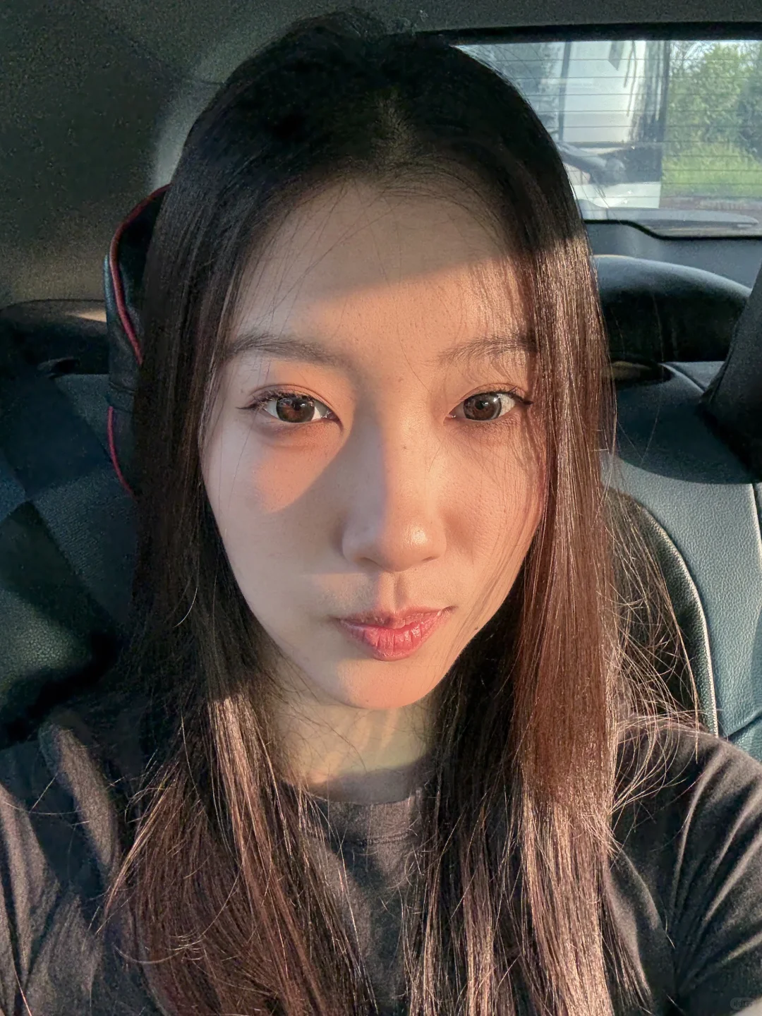 谁想要图上这个美女的裸色唇釉的链接