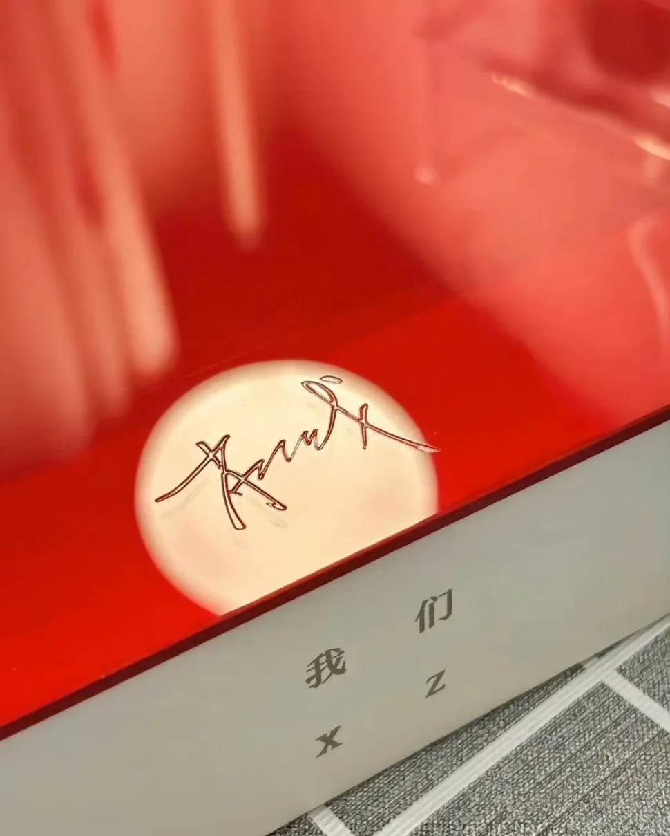 笑晕了🤣肖战媚眼抛了一年粉丝才看见🤤