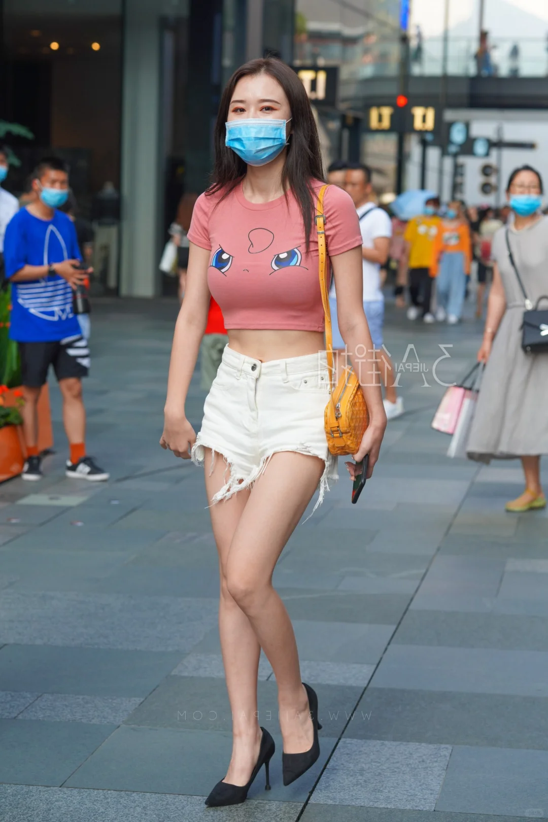 街拍美女：时尚的灵动精灵（昭模特）