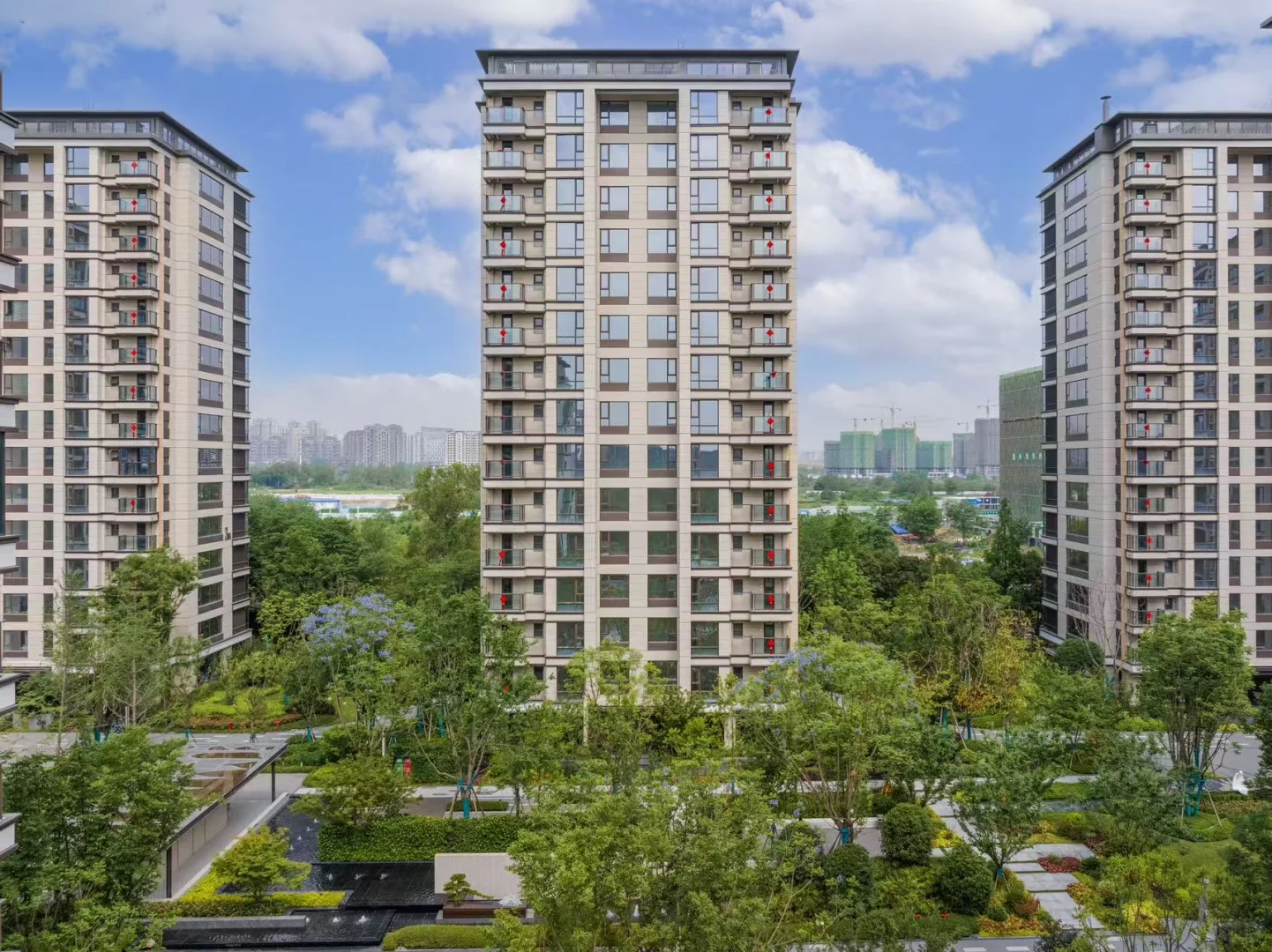 青羊区王炸捡漏首付38万住地铁口四房现房