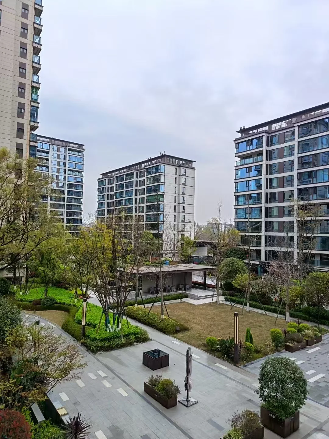 青羊区王炸捡漏首付38万住地铁口四房现房