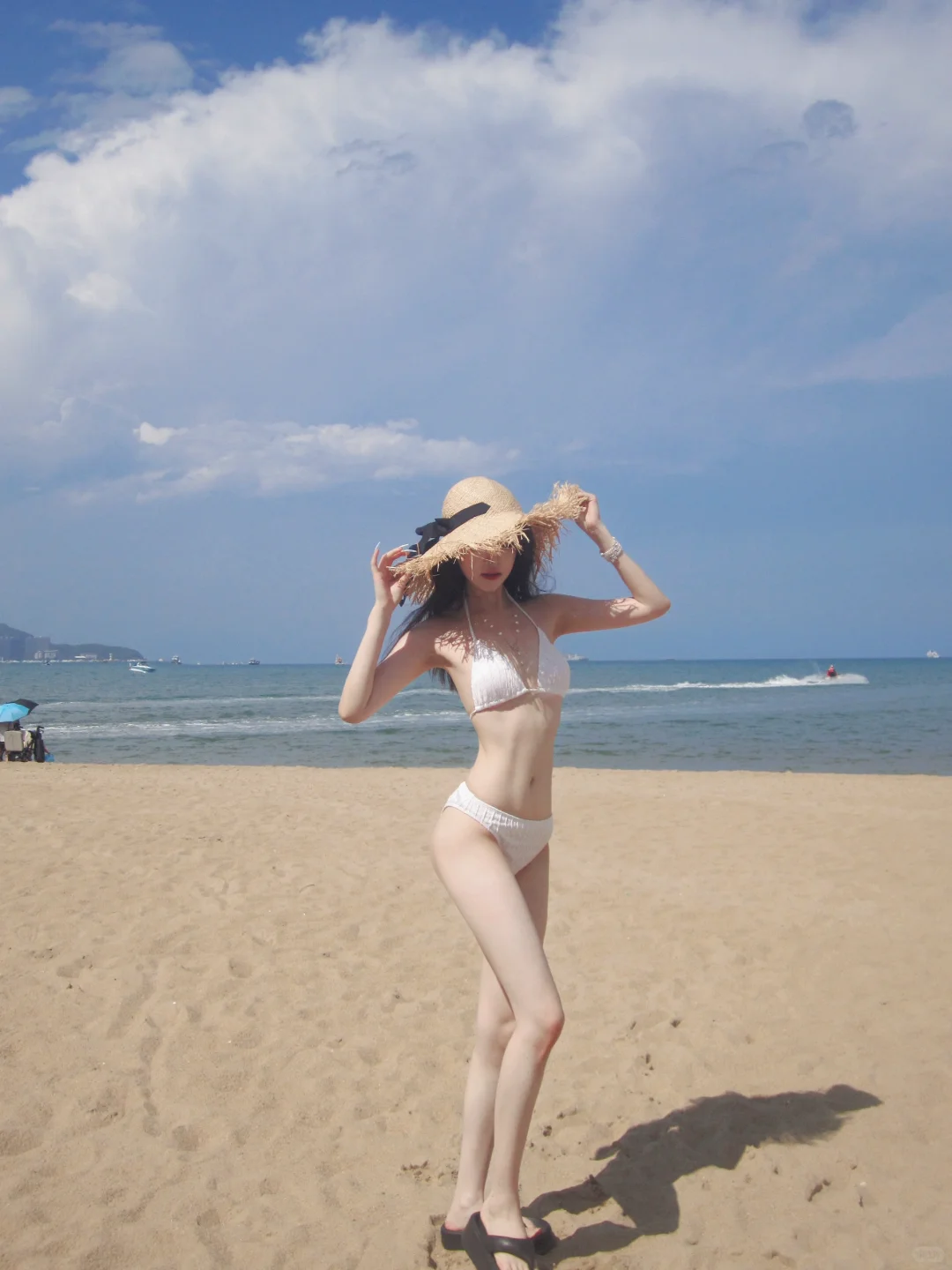 喜欢这套白色🏖️比基尼
