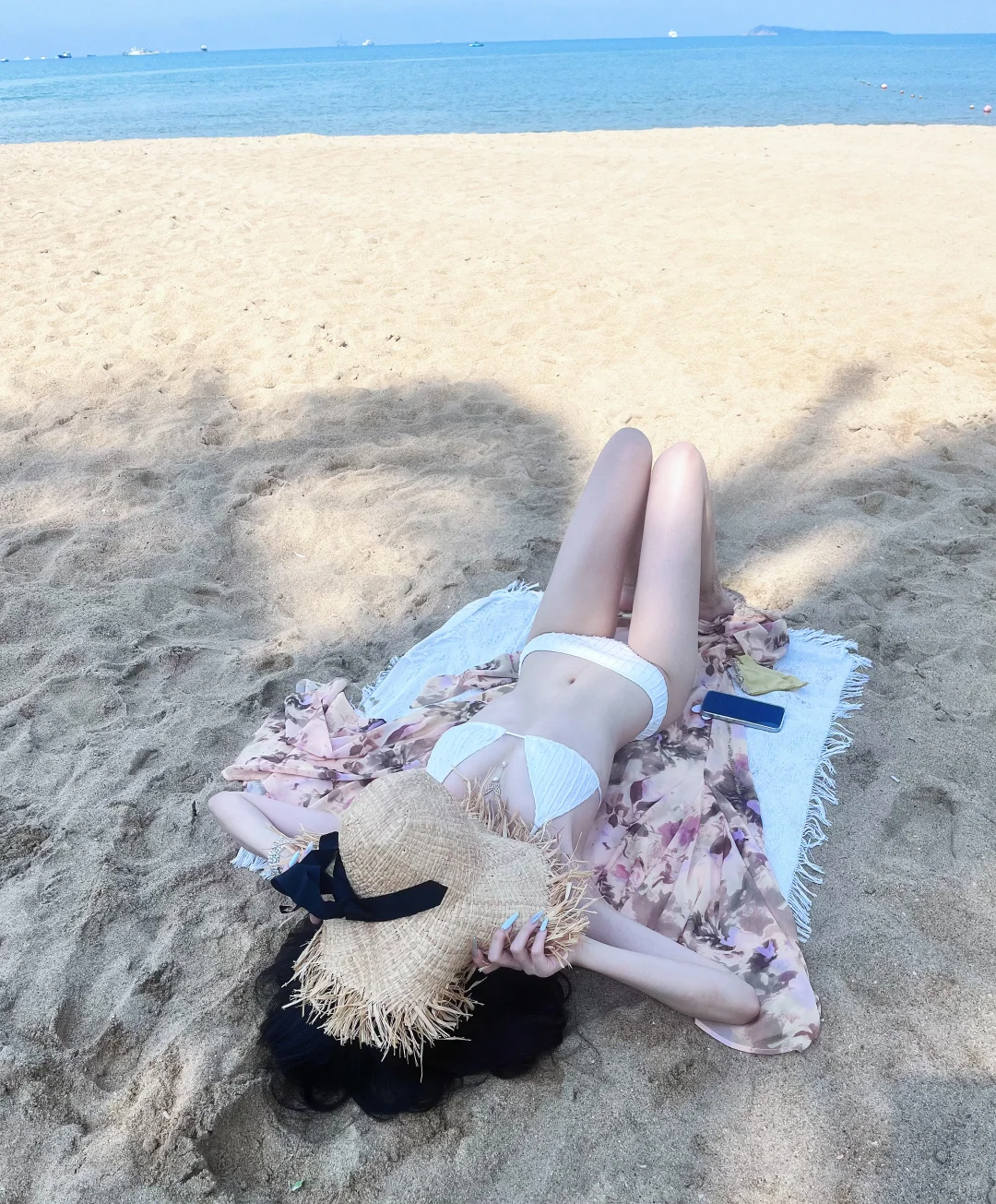 喜欢这套白色🏖️比基尼