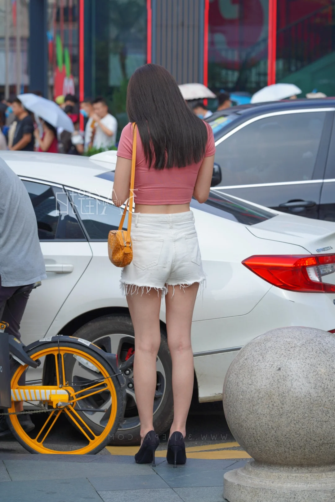 街拍美女：时尚的灵动精灵（昭模特）
