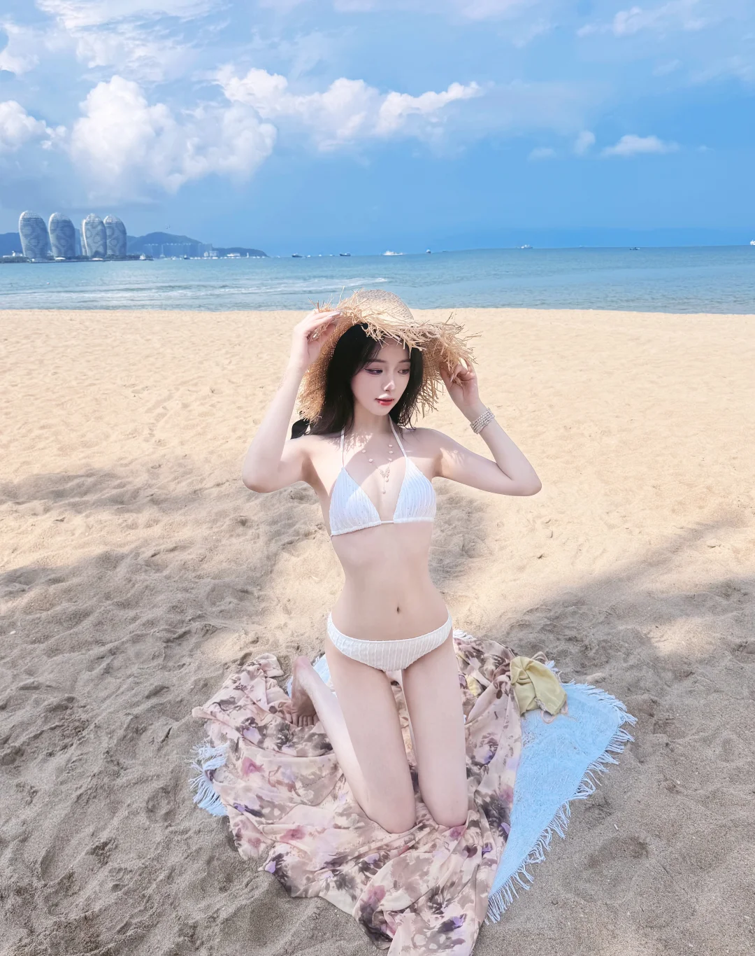 喜欢这套白色🏖️比基尼