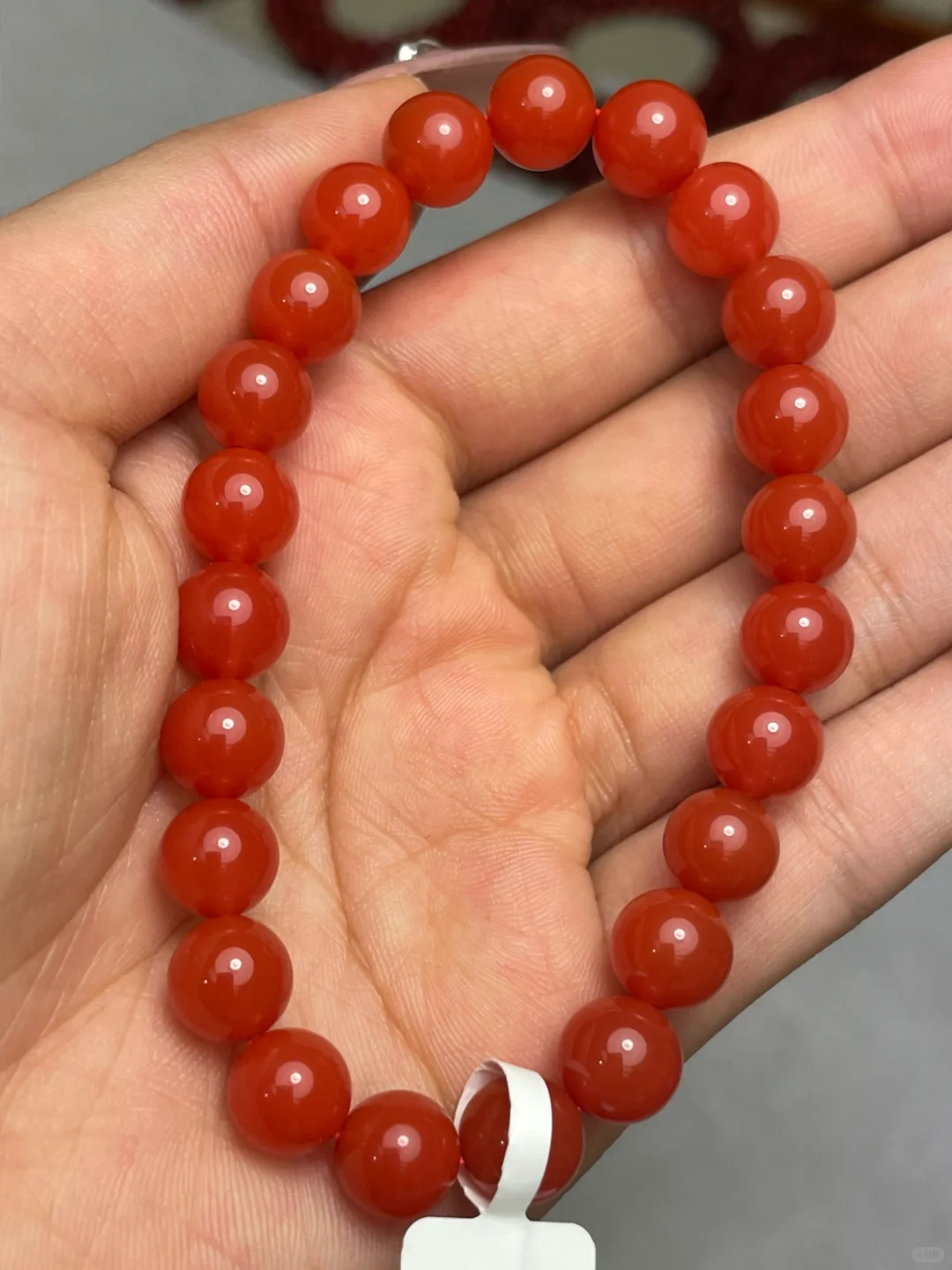 娇艳欲滴的樱桃红手串