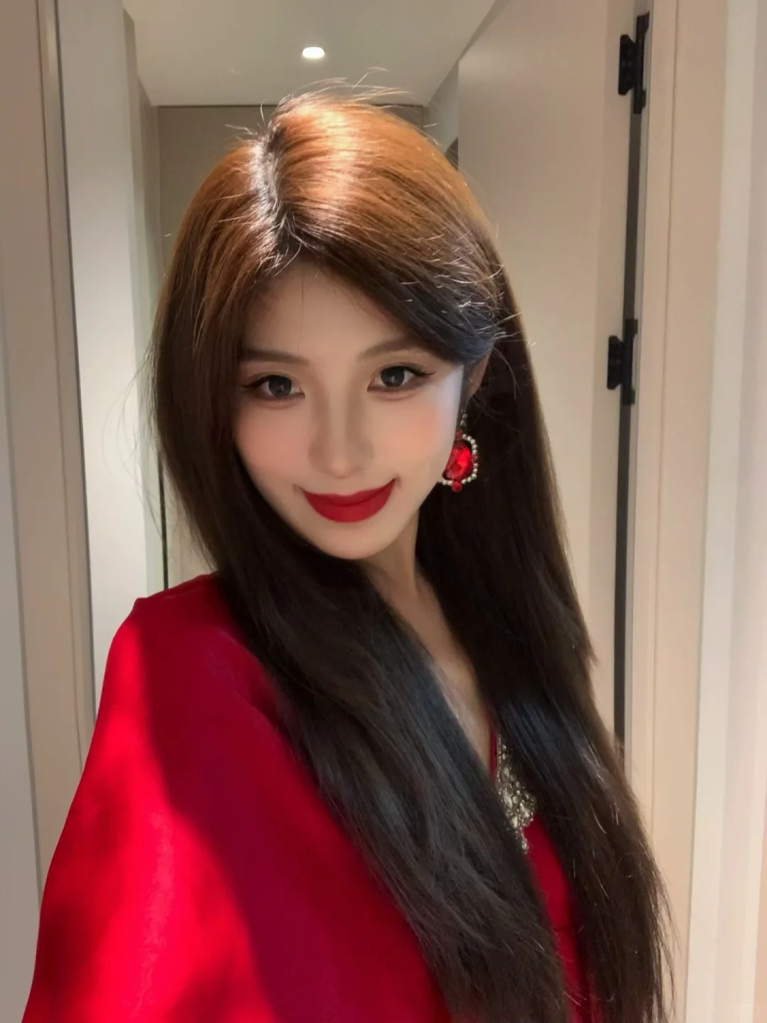 红唇好明媚