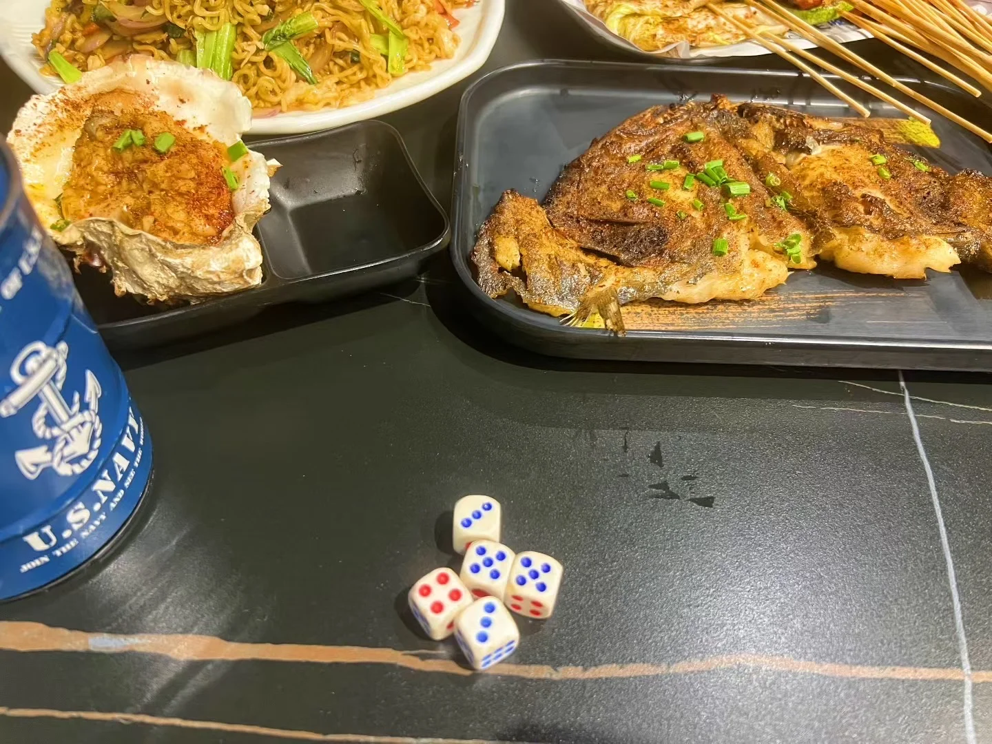 求购临海小学附近一片的大平层一套，可