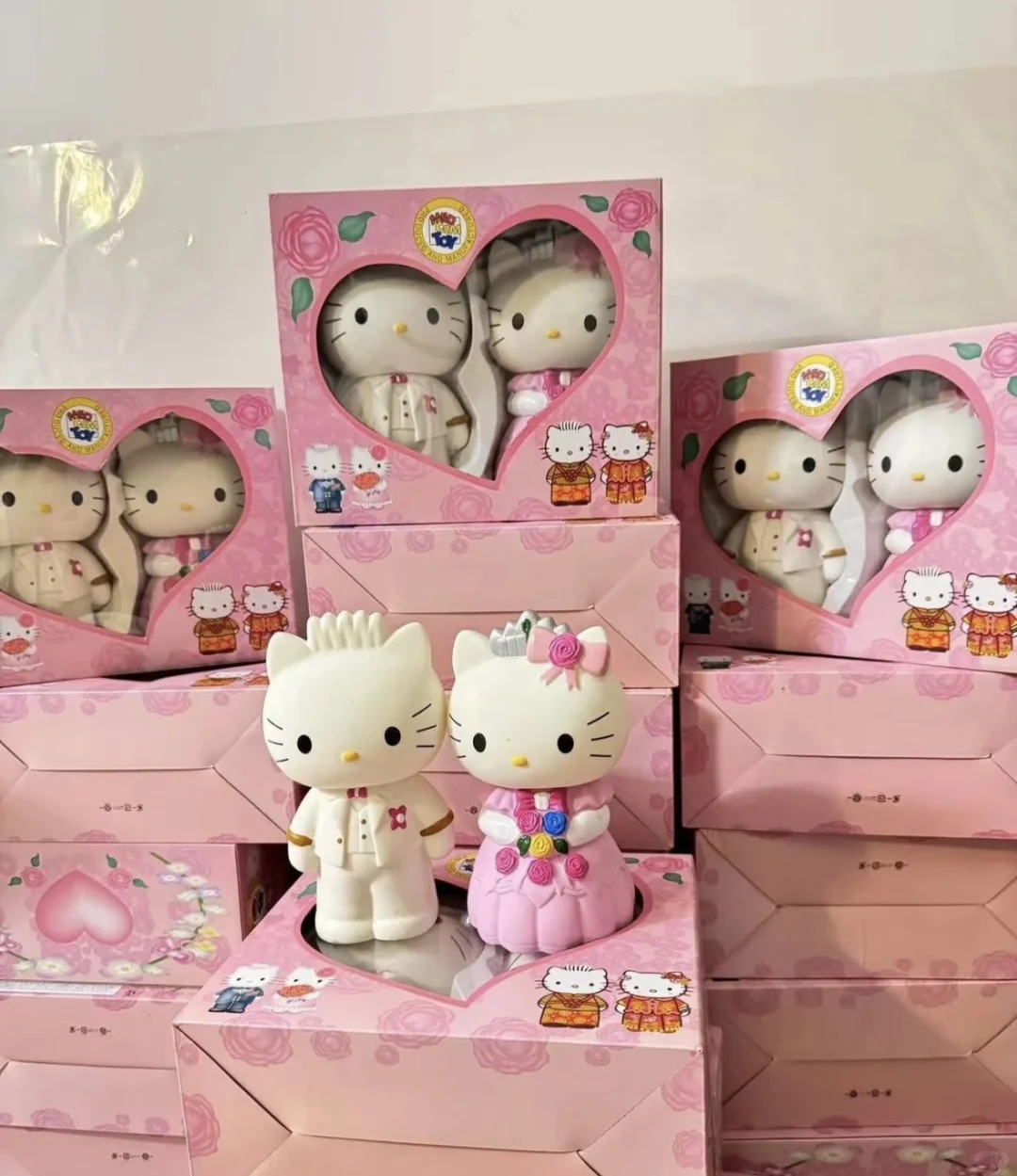 中古Kitty婚纱情侣存钱罐