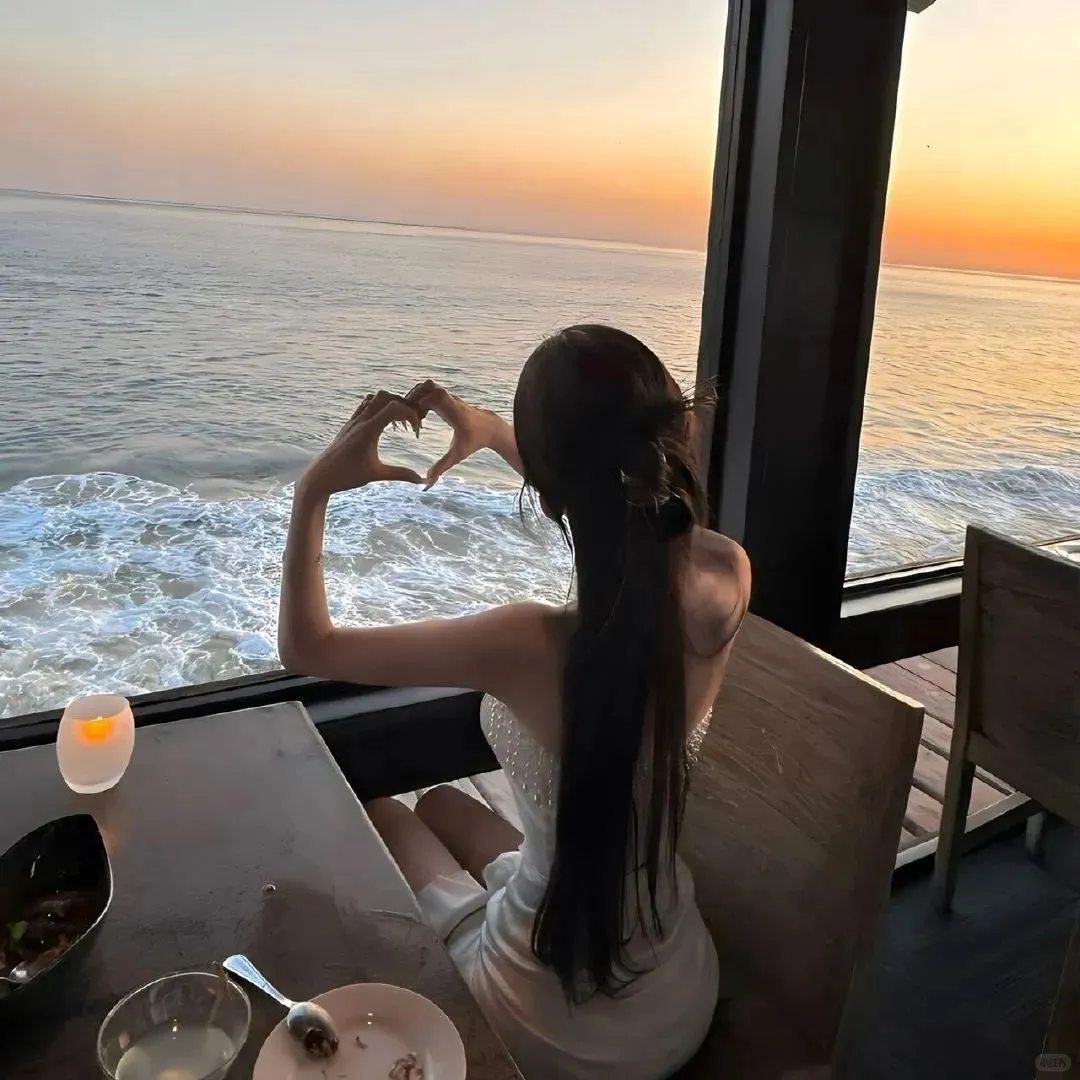 𝐖𝐞𝐜𝐡𝐚𝐭｜背影唯美女图