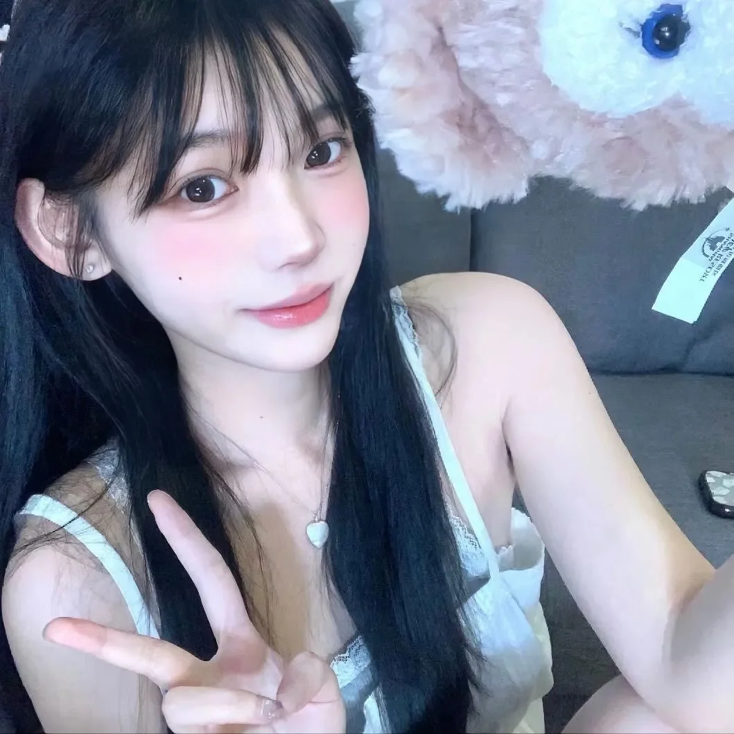 𝑾𝒆𝑪𝒉𝒂𝒕网感甜妹女头、