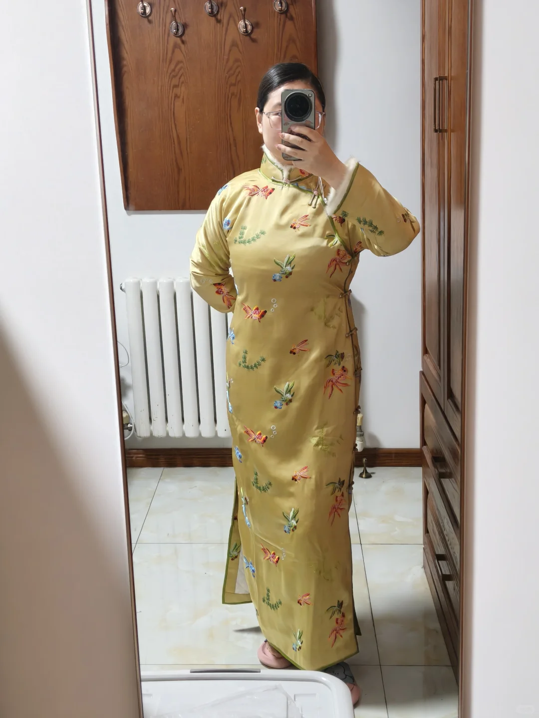 香槟色刺绣棉旗袍