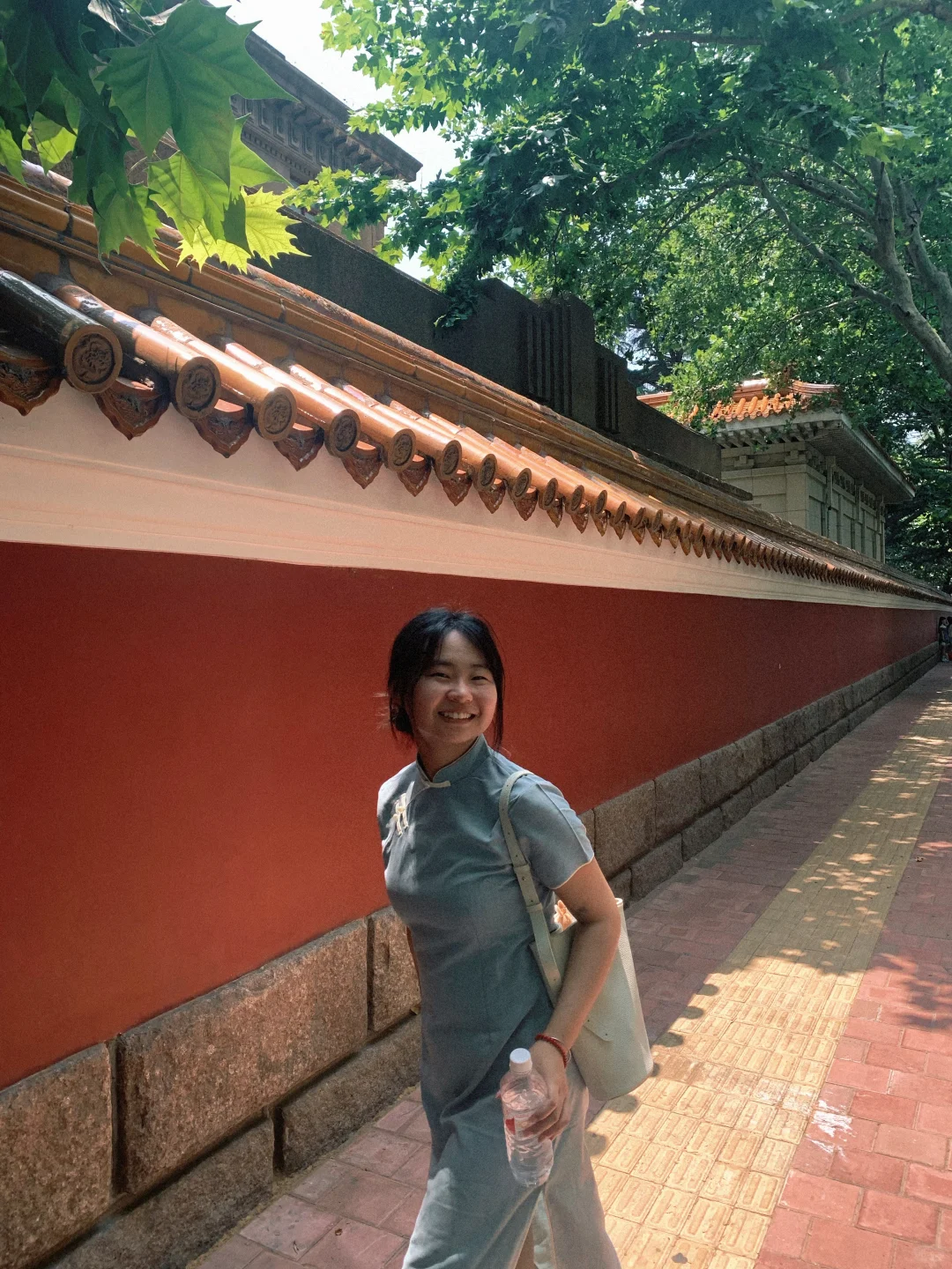 光落在我的旗袍上☀️