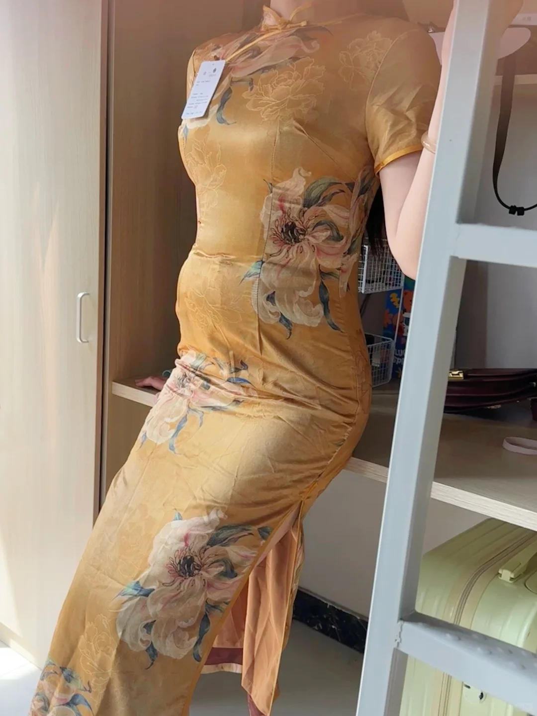没b数舍友非要穿旗袍拍毕业照 怎么劝。。。