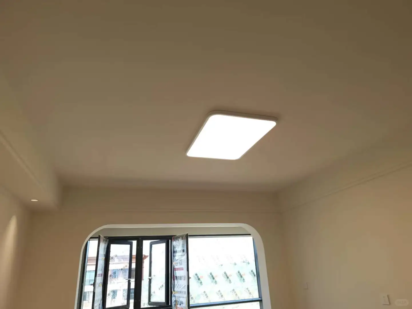 雷士未来光