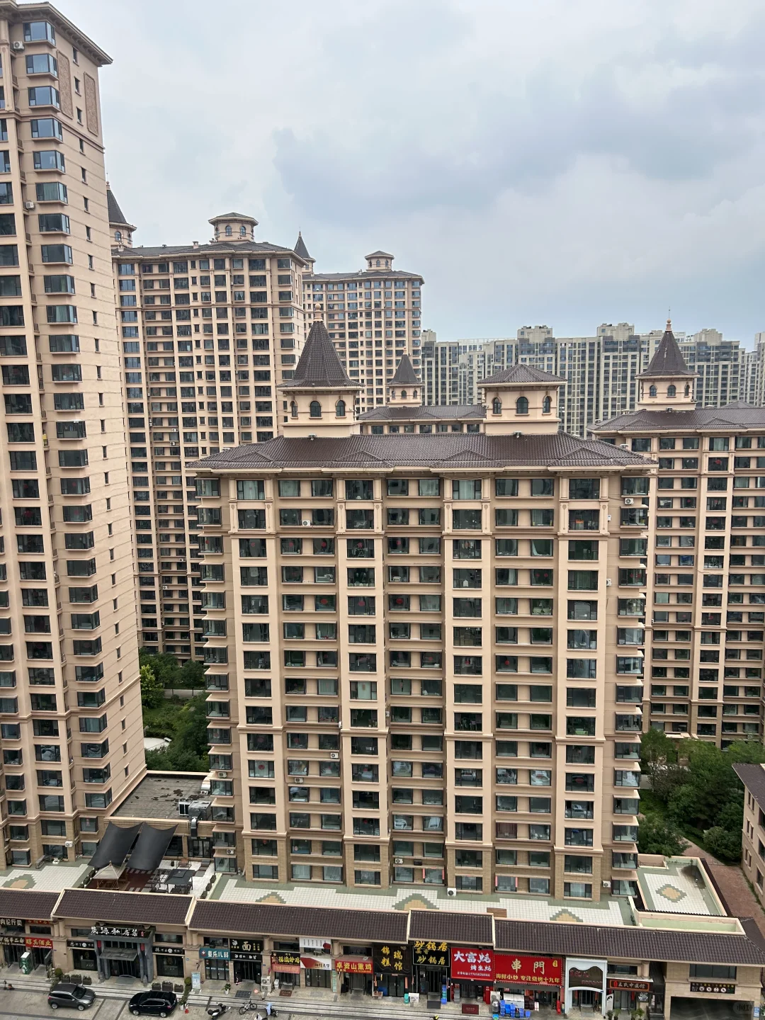 215 平的房子🏠住着估计很舒心😊