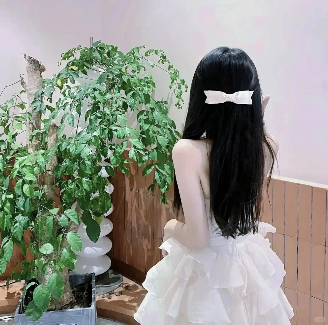越用越爱的气质女头像