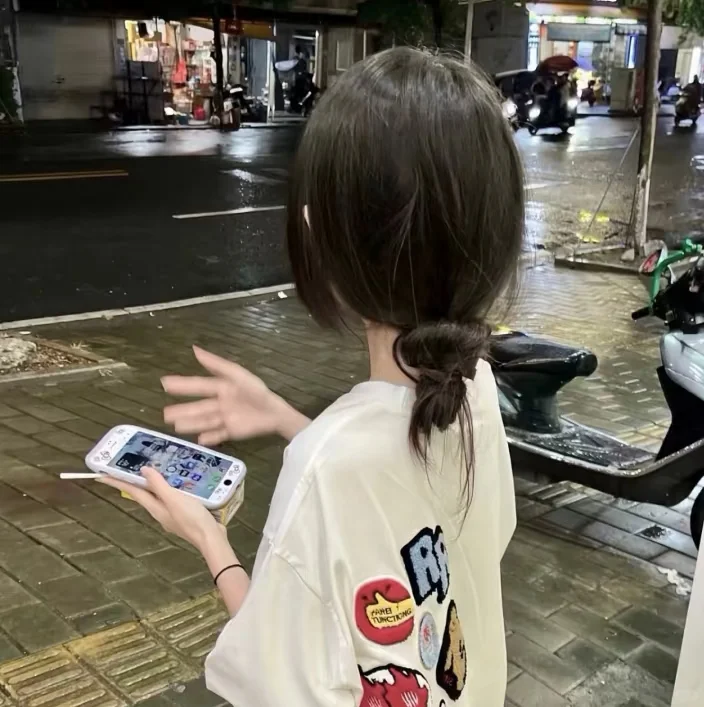 WeChat女头+today文案