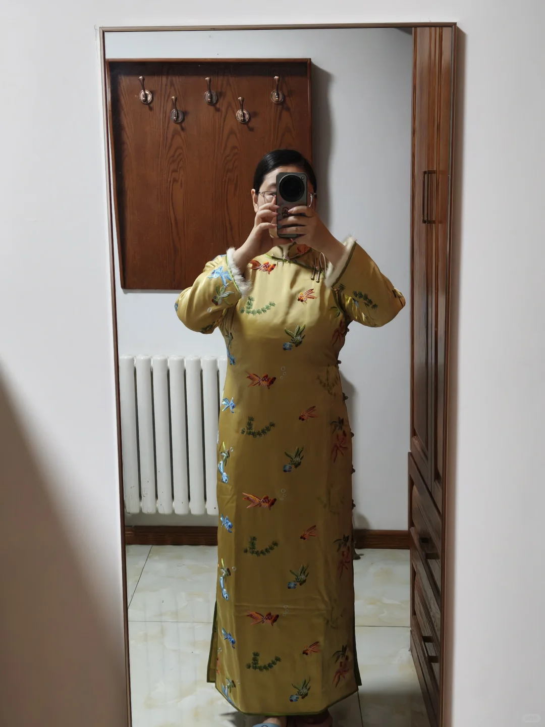 香槟色刺绣棉旗袍
