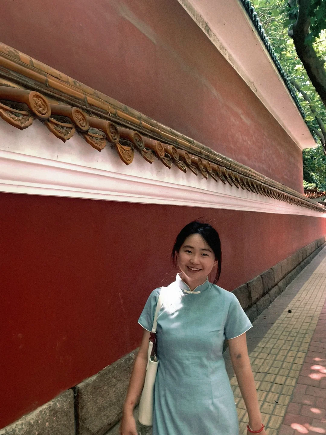 光落在我的旗袍上☀️