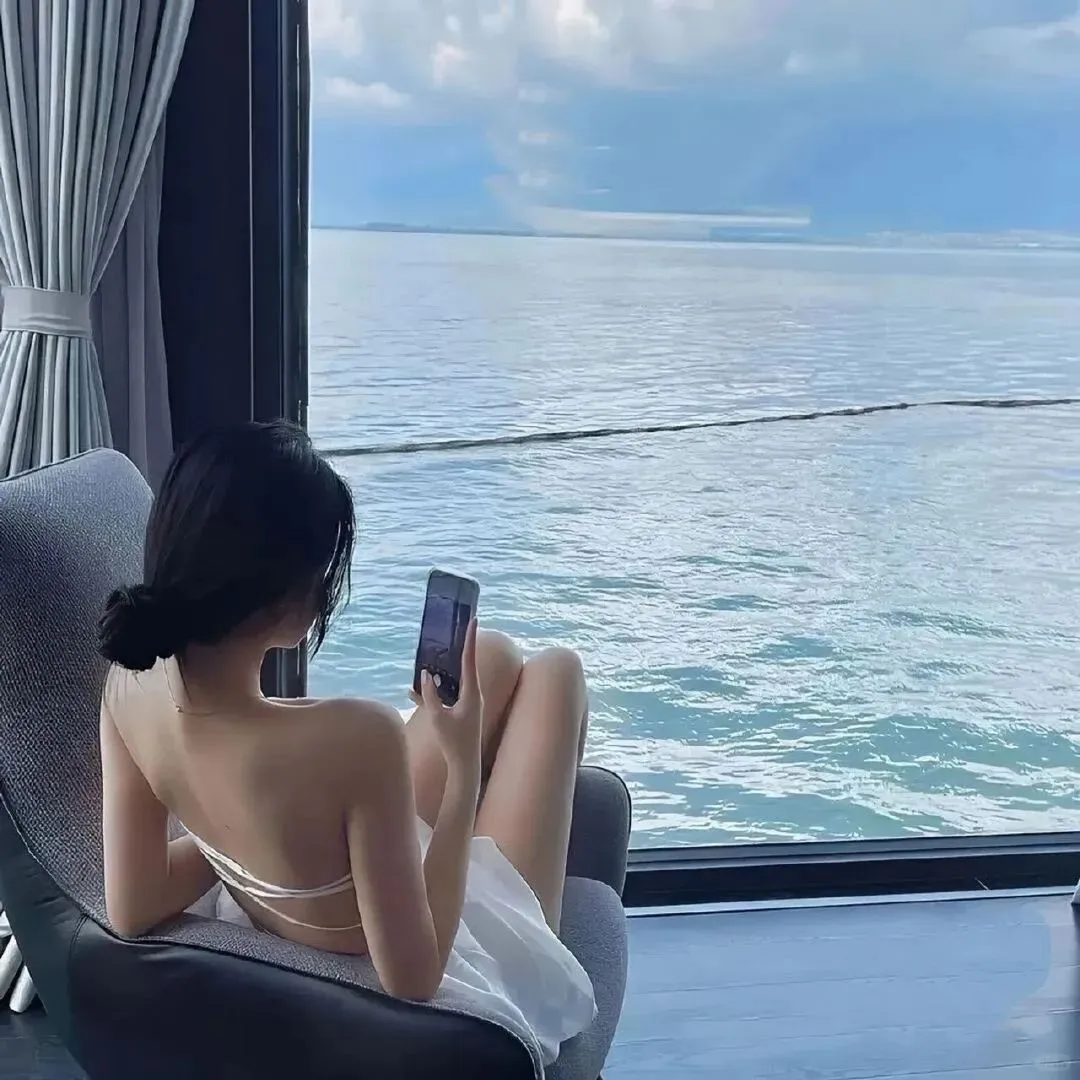 𝐖𝐞𝐜𝐡𝐚𝐭｜背影唯美女图