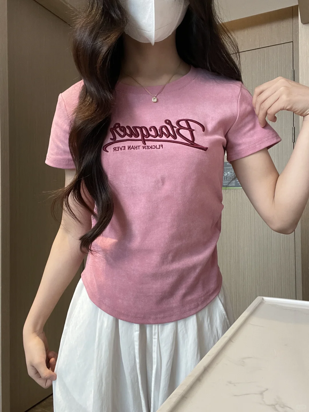 live实况图～好有甜酷少女感的正肩显瘦T恤哇