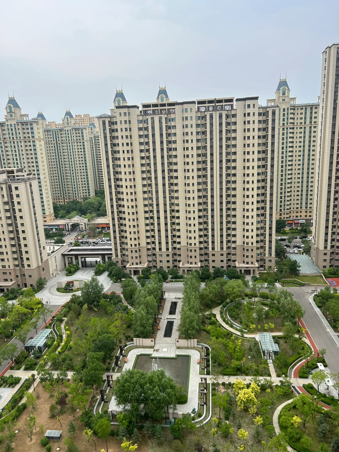 215 平的房子🏠住着估计很舒心😊