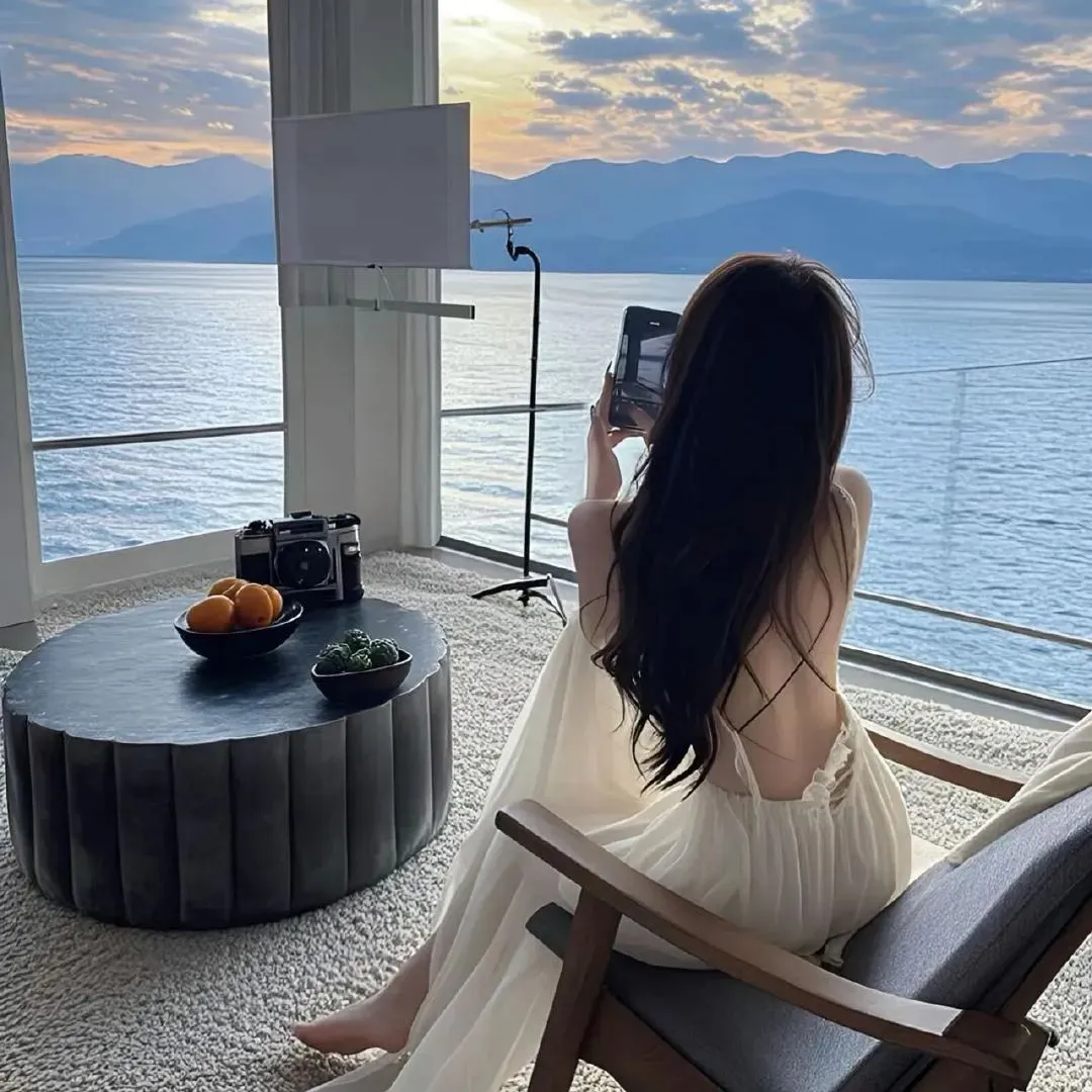 𝐖𝐞𝐜𝐡𝐚𝐭｜背影唯美女图