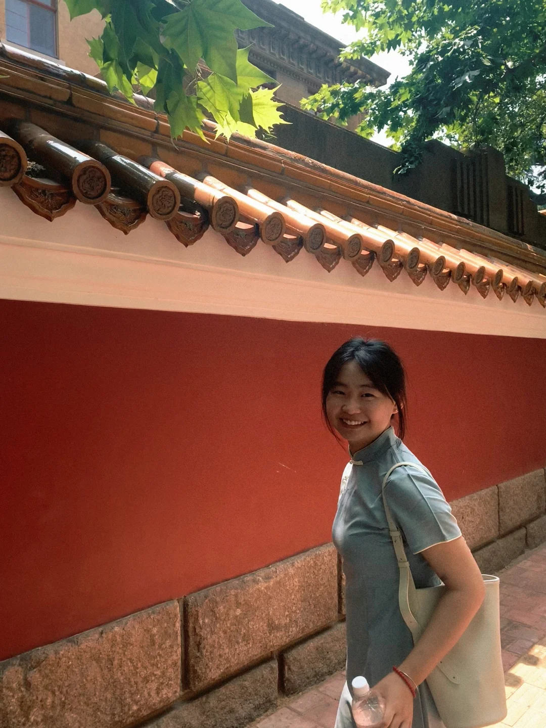 光落在我的旗袍上☀️