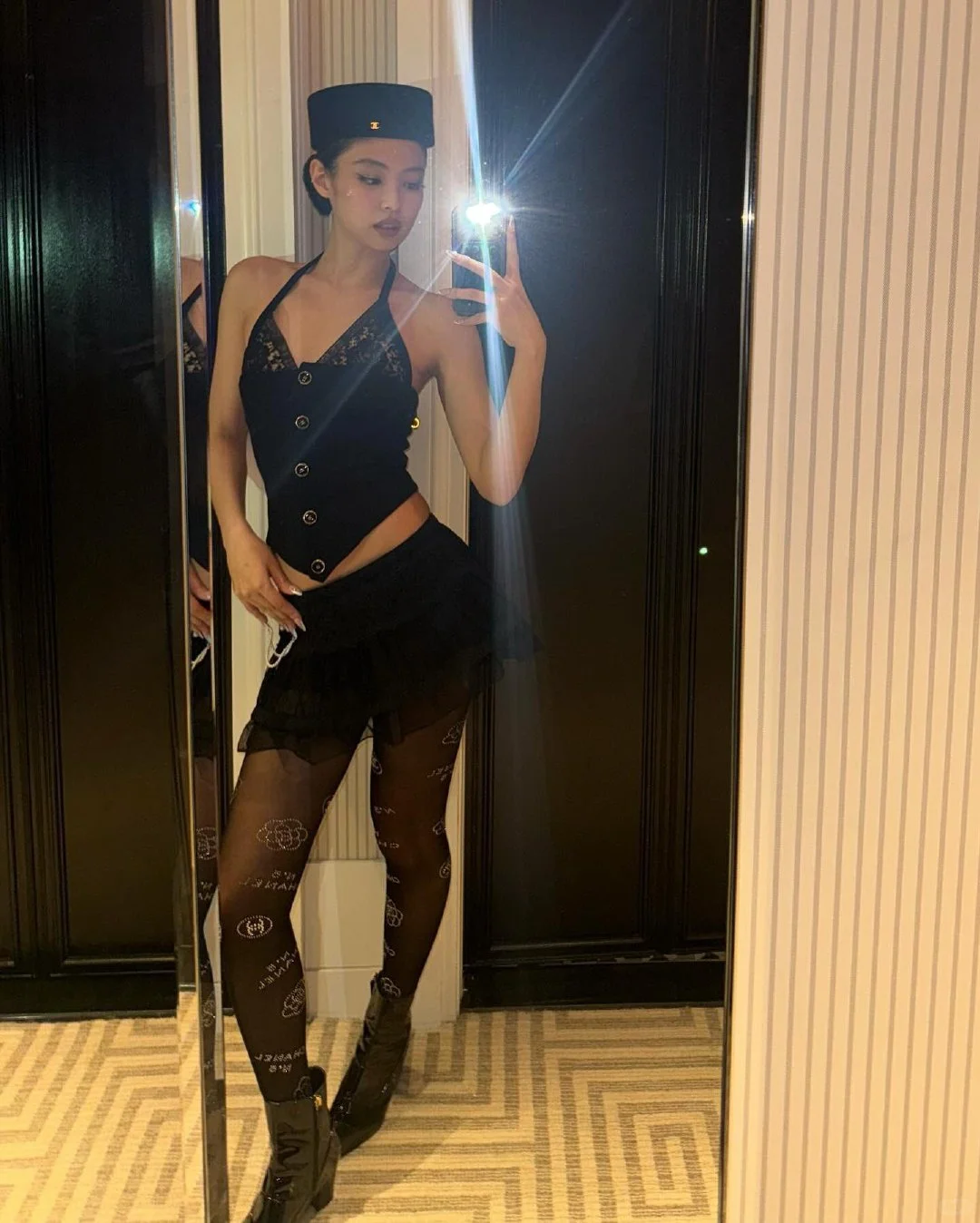 Jennie更新，万种风情的新INS