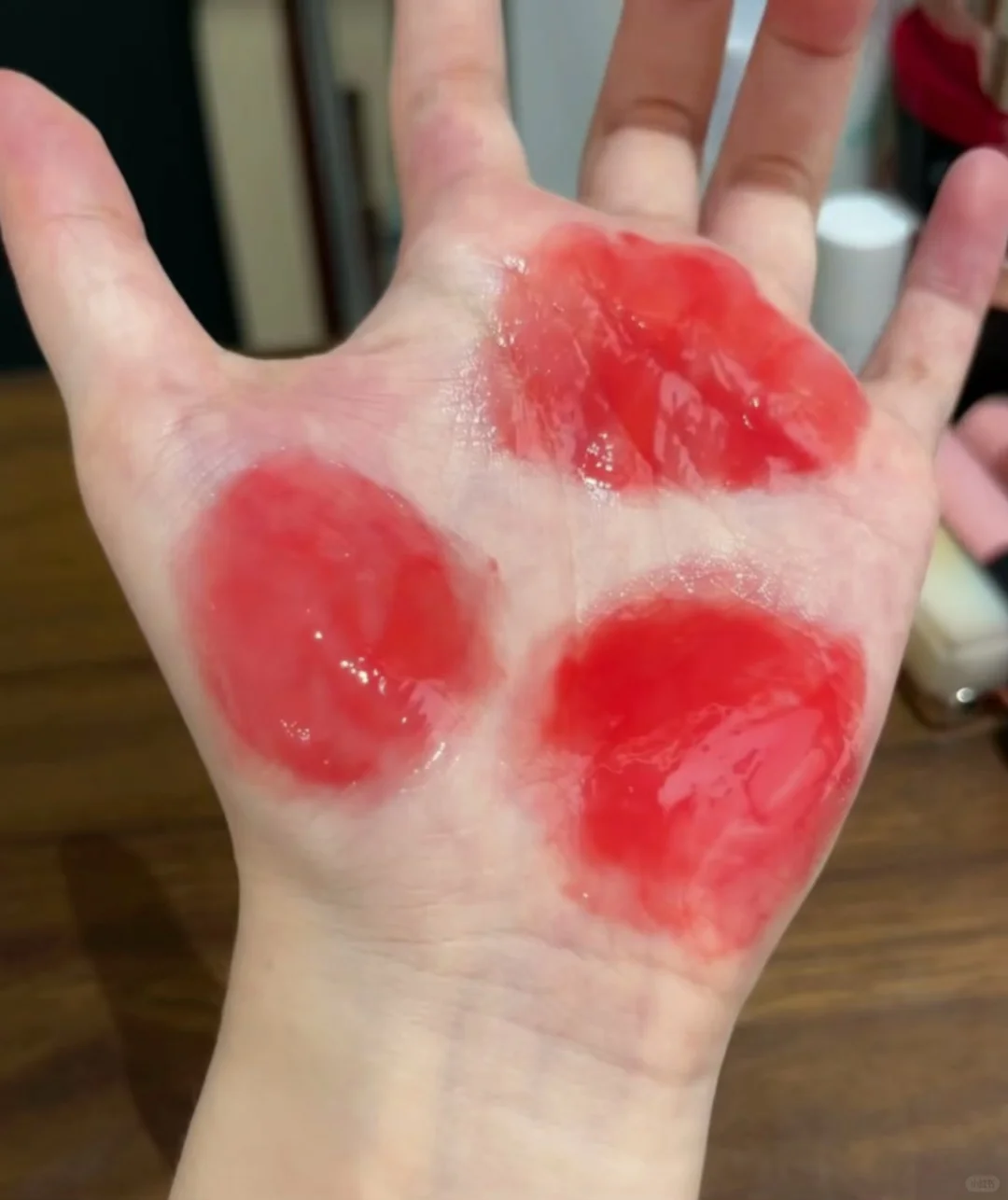 娇艳欲滴水光红唇💋黄皮真的涂不腻！！